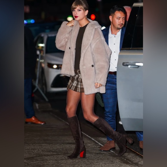 Le Chateau Plush Teddy Faux Fur Coat - Picture 14 of 14